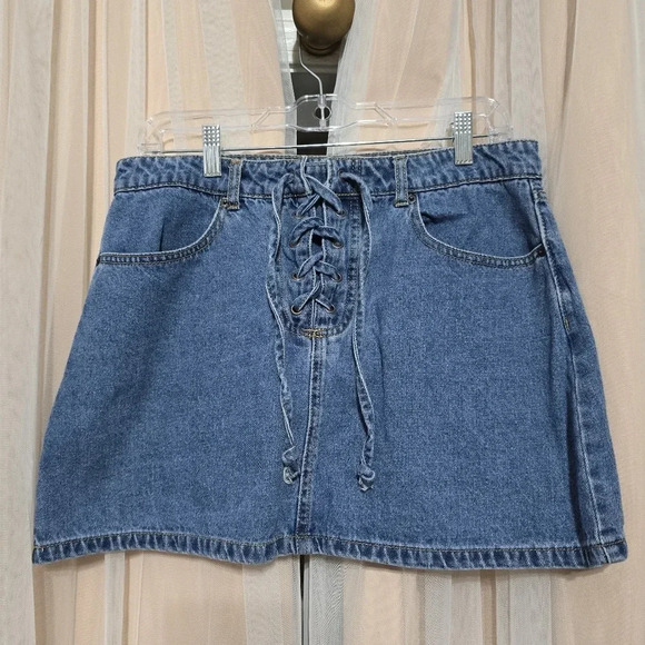 Forever 21 Y2K Lace Up Denim Mini Skirt, Medium Blue Wash, Size 31, EUC! - Picture 2 of 9